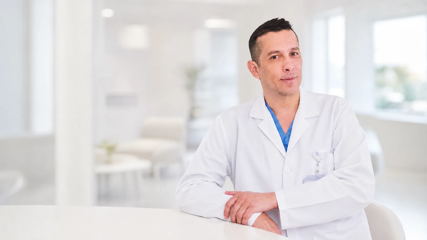 Dr. Iván Santos, cirujano plástico
